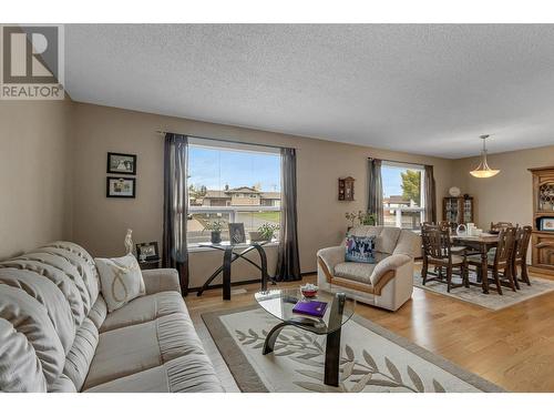 3713 Doknick Place, Prince George, BC - Indoor Photo Showing Living Room