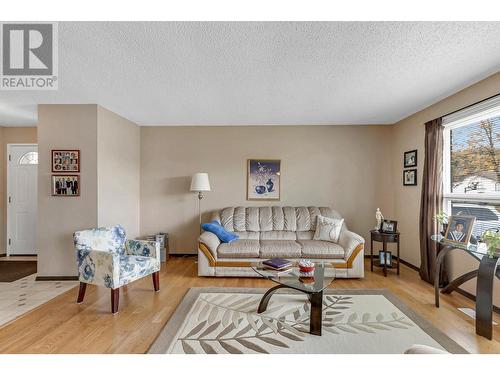 3713 Doknick Place, Prince George, BC - Indoor Photo Showing Living Room