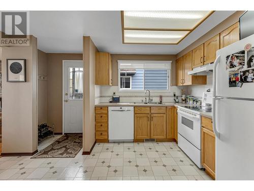 3713 Doknick Place, Prince George, BC - Indoor Photo Showing Kitchen With Double Sink