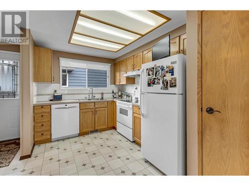 3713 Doknick Place, Prince George, BC - Indoor Photo Showing Kitchen With Double Sink