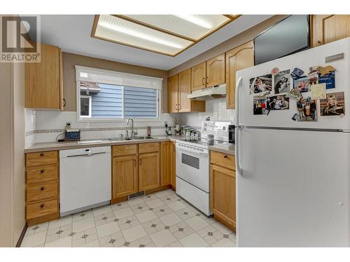 3713 Doknick Place, Prince George, BC - Indoor Photo Showing Kitchen With Double Sink