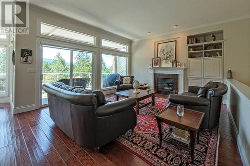 3971 Gallaghers Circle Lot# 44, Kelowna, BC - Indoor Photo Showing Living Room With Fireplace