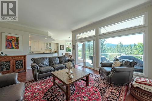 3971 Gallaghers Circle Lot# 44, Kelowna, BC - Indoor Photo Showing Living Room