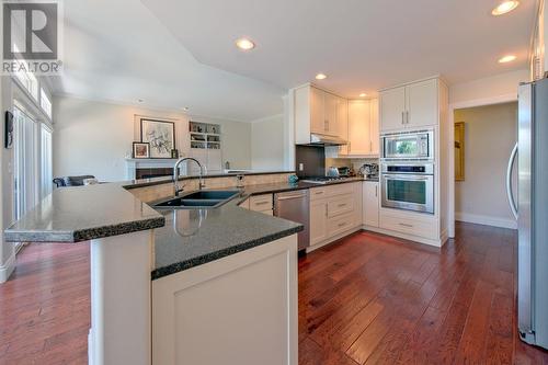 3971 Gallaghers Circle Lot# 44, Kelowna, BC - Indoor Photo Showing Kitchen With Double Sink