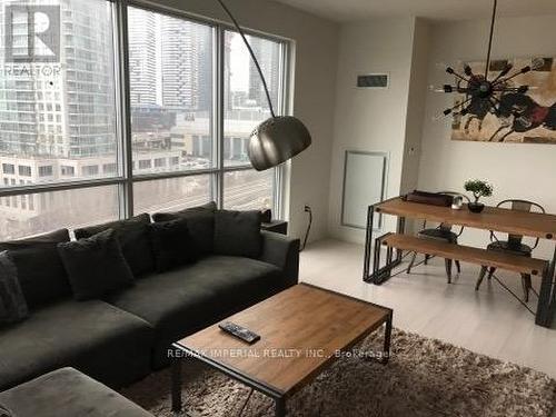 908 - 1 The Esplanade Street, Toronto, ON - Indoor Photo Showing Living Room