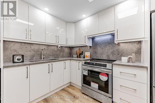 321 - 333 Clark Avenue W, Vaughan, ON - Indoor Photo Showing Kitchen With Upgraded Kitchen