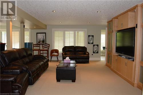 862 Creekside Drive, Waterloo, ON - Indoor Photo Showing Living Room