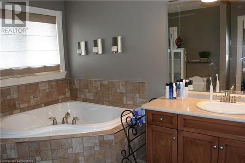 862 Creekside Drive, Waterloo, ON - Indoor Photo Showing Bathroom