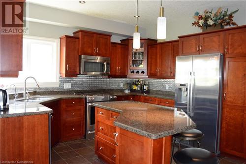 862 Creekside Drive, Waterloo, ON - Indoor Photo Showing Kitchen