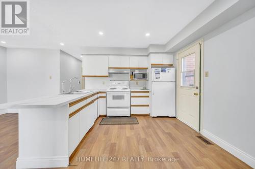 86 Old Huron Court, Kitchener, ON - Indoor Photo Showing Kitchen