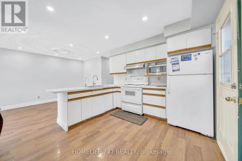 86 Old Huron Court, Kitchener, ON - Indoor Photo Showing Kitchen