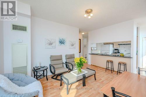 Ph09 - 51 Times Avenue, Markham, ON - Indoor Photo Showing Living Room