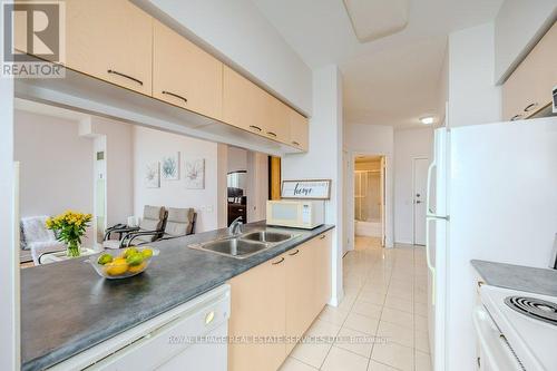 Ph09 - 51 Times Avenue, Markham, ON - Indoor Photo Showing Kitchen With Double Sink