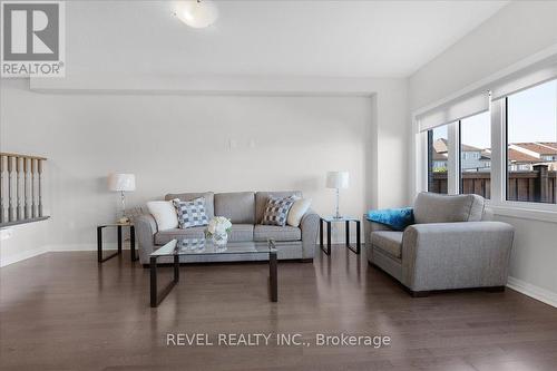 4002 Fracchioni Drive, Lincoln, ON - Indoor Photo Showing Living Room