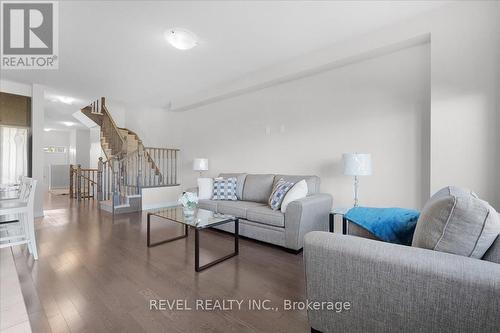 4002 Fracchioni Drive, Lincoln, ON - Indoor Photo Showing Living Room