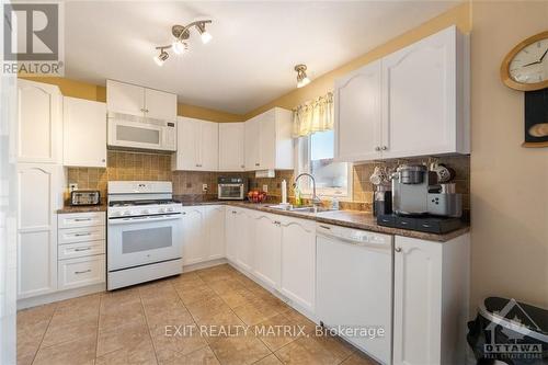 16 Manoir Street, Russell, ON - Indoor Photo Showing Kitchen With Double Sink