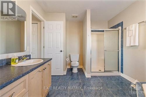 16 Manoir Street, Russell, ON - Indoor Photo Showing Bathroom