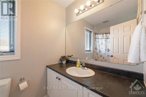 16 Manoir Street, Russell, ON - Indoor Photo Showing Bathroom