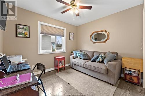 67 Malden Hill Drive, Amherstburg, ON - Indoor Photo Showing Living Room