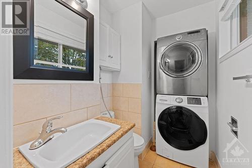 Ensuite bath - 52 Pritchard Drive, Ottawa, ON - Indoor Photo Showing Laundry Room