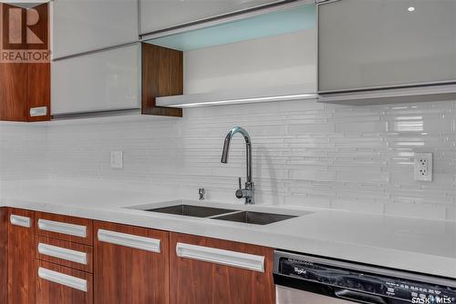 122 2315 Mcclocklin Road, Saskatoon, SK - Indoor Photo Showing Kitchen With Double Sink With Upgraded Kitchen