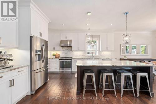 886 Foxcreek Road, London, ON - Indoor Photo Showing Kitchen With Upgraded Kitchen