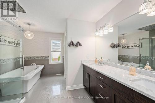 886 Foxcreek Road, London, ON - Indoor Photo Showing Bathroom