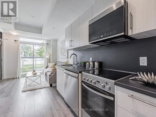 13 - 266 Finch Avenue E, Toronto, ON - Indoor Photo Showing Kitchen With Stainless Steel Kitchen