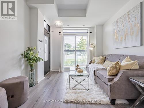 13 - 266 Finch Avenue E, Toronto, ON - Indoor Photo Showing Living Room