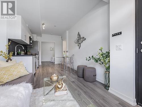 13 - 266 Finch Avenue E, Toronto, ON - Indoor Photo Showing Other Room