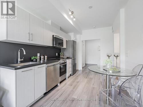 13 - 266 Finch Avenue E, Toronto, ON - Indoor Photo Showing Kitchen With Stainless Steel Kitchen