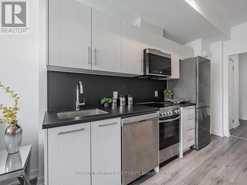 13 - 266 Finch Avenue E, Toronto, ON - Indoor Photo Showing Kitchen