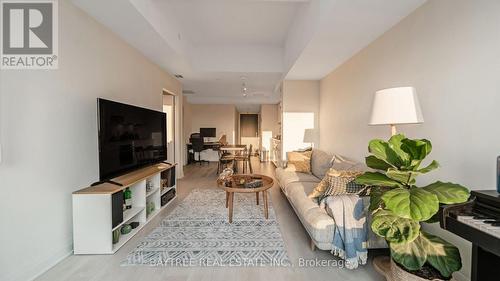 613 - 33 Frederick Todd Way, Toronto, ON - Indoor Photo Showing Living Room