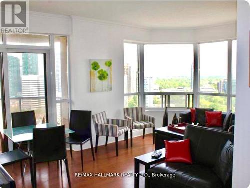 2427 - 80 Harrison Garden Boulevard, Toronto, ON - Indoor Photo Showing Living Room