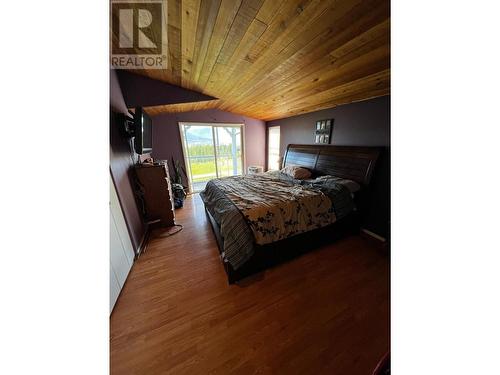 1621 Evans Road, Creston, BC - Indoor Photo Showing Bedroom