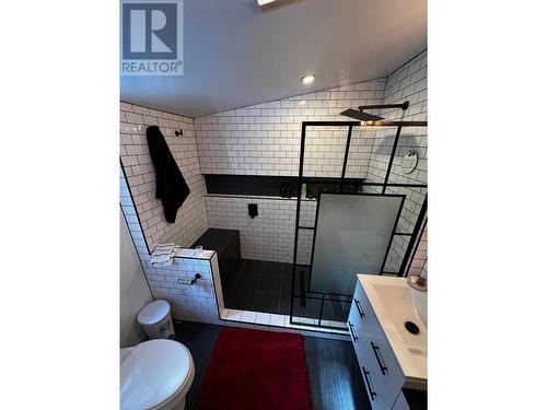 1621 Evans Road, Creston, BC - Indoor Photo Showing Bathroom