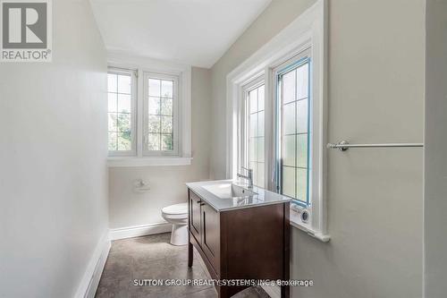 13284 Bathurst Street, King, ON - Indoor Photo Showing Bathroom