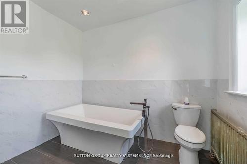 13284 Bathurst Street, King, ON - Indoor Photo Showing Bathroom