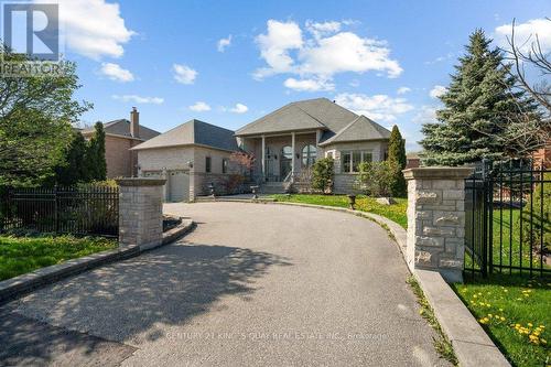 22 Garden Avenue, Richmond Hill, ON - Outdoor