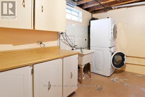 221 Sheffield Street, Newmarket, ON - Indoor Photo Showing Laundry Room