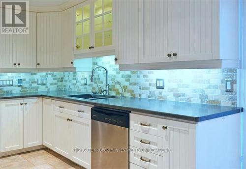 221 Sheffield Street, Newmarket, ON - Indoor Photo Showing Kitchen With Double Sink