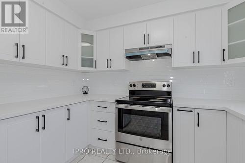 23 Hot Spring Road, Brampton, ON - Indoor Photo Showing Kitchen With Upgraded Kitchen