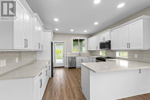 2542 Pinnacle Ridge Drive, West Kelowna, BC - Indoor Photo Showing Kitchen With Upgraded Kitchen