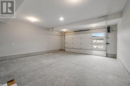 2542 Pinnacle Ridge Drive, West Kelowna, BC - Indoor Photo Showing Garage