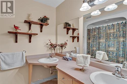 3 Squires Row, Kawartha Lakes (Bobcaygeon), ON - Indoor Photo Showing Bathroom