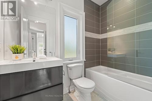 64 Cresthaven Drive, Toronto, ON - Indoor Photo Showing Bathroom