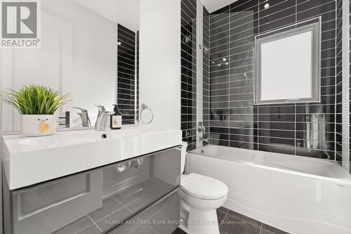 64 Cresthaven Drive, Toronto, ON - Indoor Photo Showing Bathroom