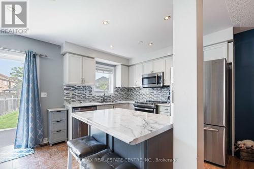 14 Samantha Crescent, Brampton, ON - Indoor Photo Showing Kitchen With Upgraded Kitchen