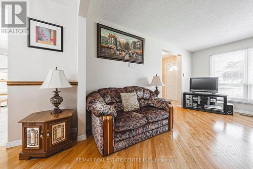 27 Westchester Drive, Kitchener, ON - Indoor Photo Showing Living Room