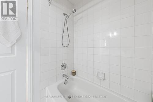 27 Westchester Drive, Kitchener, ON - Indoor Photo Showing Bathroom